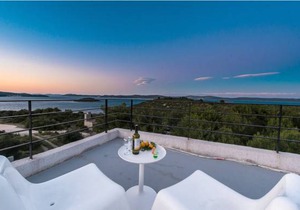 2 bedroom accommodation in Dragove