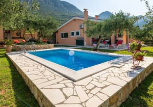 2 bedroom accommodation in Desne