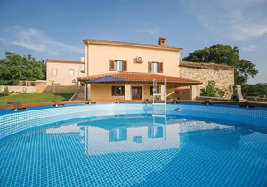 2 bedroom accommodation in Rogocana