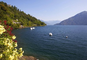 2 bedroom apartment in a popular holiday residence with private beach