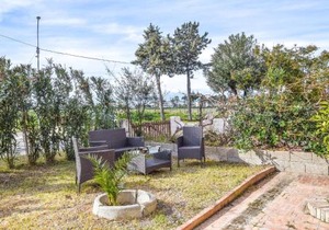 2 Bedroom Cozy Apartment In Botricello