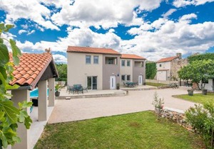 2 Bedroom Cozy Home In Kras