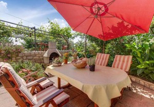 2 Bedroom Gorgeous Apartment In Cunski