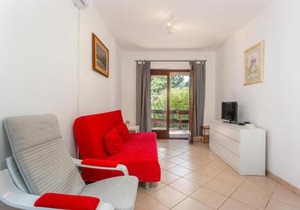 2 Bedroom Lovely Apartment In Pinezici