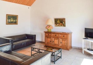 2 Bedroom Stunning Home In Roisel