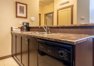 2 Bedrooms | Mountain Views l AC