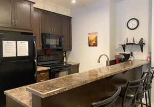 2 Bedrooms Sleeps 4 Adults l A/C