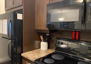 2 Bedrooms Sleeps 4 Adults l A/C