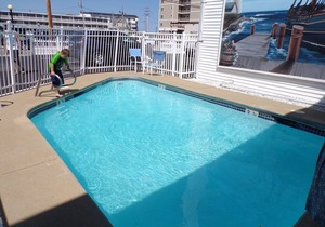 2 bedrooms with a shared pool. apt4