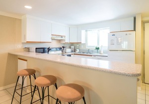 2 BR Condo less than 1 mile from the shops & restaurants in George Town!