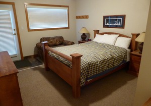 2 Hot Tubs and 2 Kitchens! Large and Conveniently located.