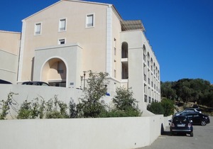 2 * luxury apartment 300m from the beach