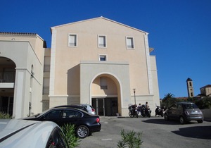 2 * luxury apartment 300m from the beach