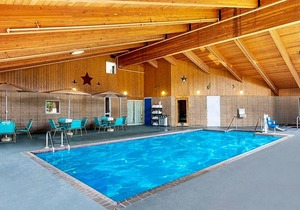 2-Star Hotel ∙ AmericInn by Wyndham Calumet