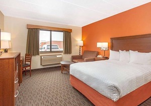 2-Star Hotel ∙ AmericInn by Wyndham Calumet