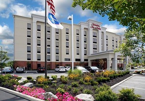 2-Star Hotel ∙ Hampton Inn & Suites Columbus Polaris