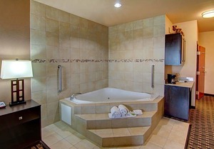2-Star Hotel ∙ Holiday Inn Express Hotel & Suites Huntsville, an IHG Hotel