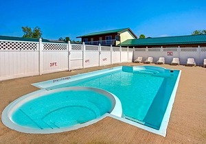 2-Star Hotel ∙ Howard Johnson by Wyndham Gananoque
