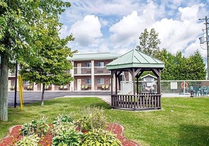 2-Star Hotel ∙ Quality Inn & Suites 1000 Islands