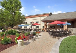 2-Star Hotel ∙ Ramada by Wyndham Saginaw Hotel & Suites