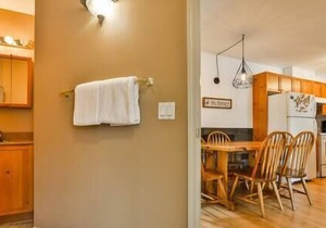 2 Story Townhouse/Main Floor Deck/Loft