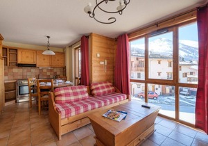 200m from ski slopes, fitness, swimming pool, sauna, hammam, balcony, tv, ski locker, 30m²