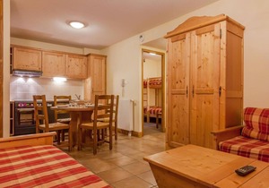 200m from ski slopes, fitness, swimming pool, sauna, hammam, balcony, tv, ski locker, 60m²