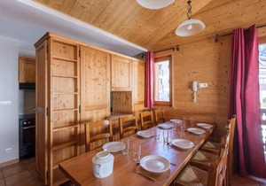 200m from ski slopes, fitness, swimming pool, sauna, hammam, balcony, tv, ski locker, 72m²