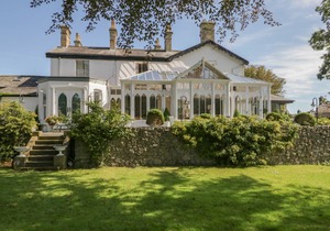 250 m² Cottage ∙ 11 bedrooms ∙ 22 guests