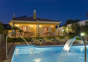 250 m² Villa ∙ 4 bedrooms ∙ 8 guests