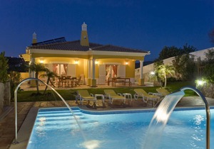 250 m² Villa ∙ 4 bedrooms ∙ 8 guests