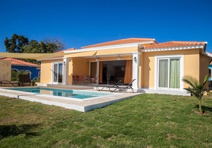 2BD Guest-friendly villa in beachfront resort with tennis/basket/gym!