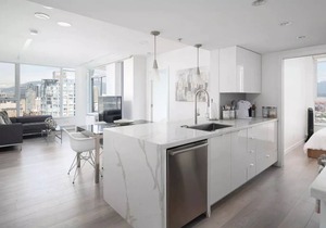 3 bed Subpenthouse Ocean&Mountain Views Downtown
