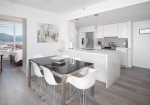 3 bed Subpenthouse Ocean&Mountain Views Downtown