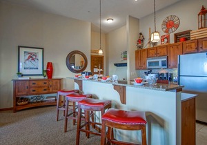 3 bedroom, 2 Full Baths, Slope Side. Outdoor Hot Tubs on Site. Ski Lift overlook.