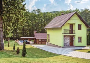 3 bedroom accommodation in Brestovac