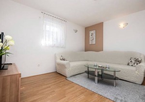 3 bedroom accommodation in Lokvicici