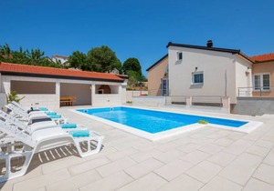 3 bedroom accommodation in Lokvicici