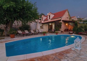 3 bedroom accommodation in Nerezisca