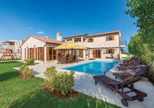 3 bedroom accommodation in Divsici