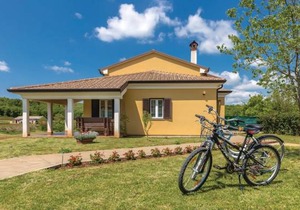 3 bedroom accommodation in Putini