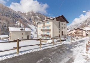 3 bedroom accommodation in Cogne AO