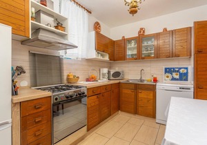 3 bedroom accommodation in Gabonjin