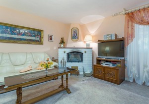 3 bedroom accommodation in Gabonjin