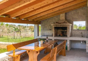 3 Bedroom Awesome Home In Medulin