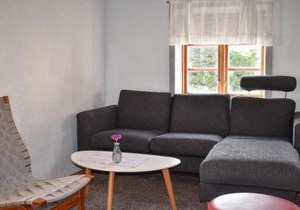 3 Bedroom Cozy Home In Tomelilla