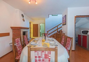 3 bedroom nice home in Pula