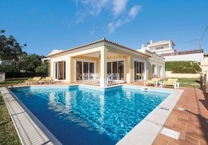 3 bedroom villa with pool offers views of Marina