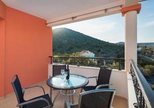 3 - Modern apartment with garden 80m from beach