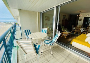 3-Room Apartment at Central Beach with Terrace, Pets Allowed
